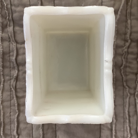 Milk glass - Picture 6 of 6